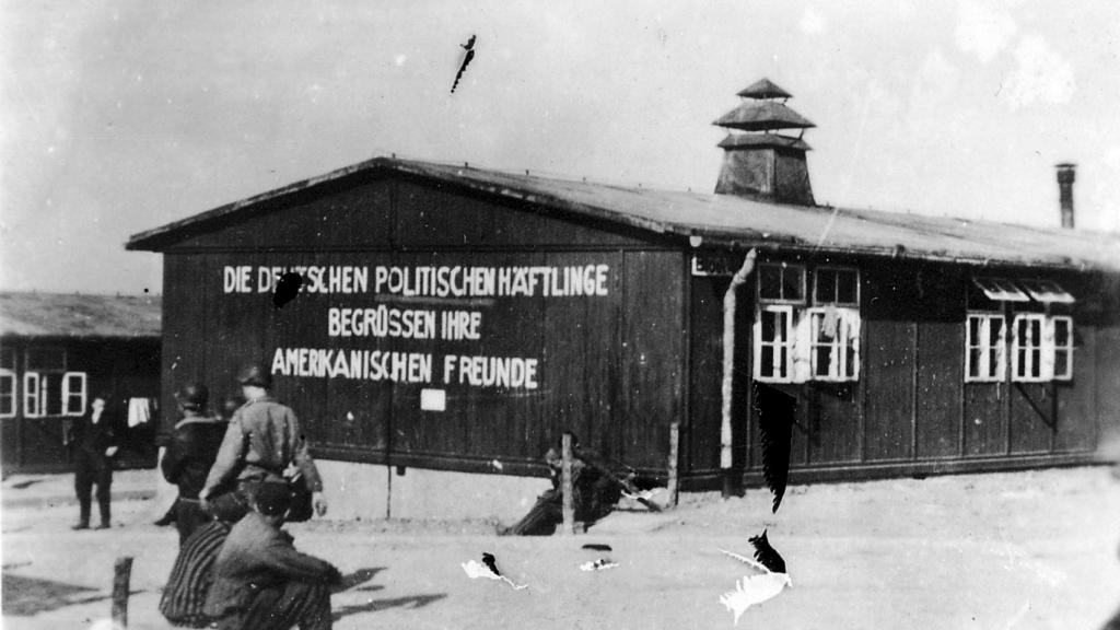 El campo de Buchenwald el día de su liberación, el 16 de abril de 1945. La foto fue tomada por Jules Rouard, un soldado belga voluntario en el primer ejercito estadounidense