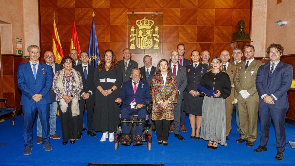 Foto de familia de los reconocimientos de la Delegación del Gobierno.