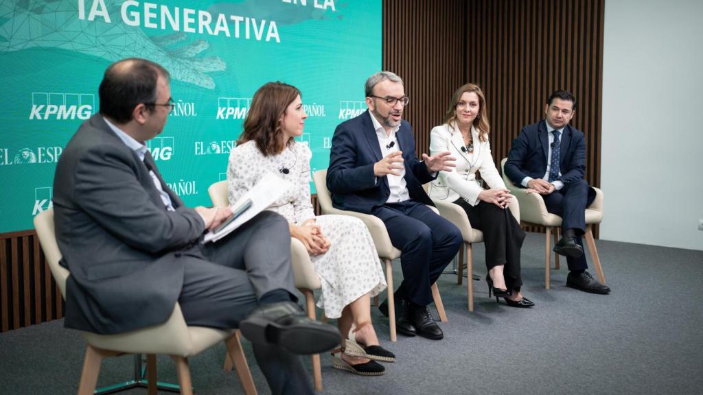 De izq. a dcha.: Alfonso Muñoz (EL ESPAÑOL-Invertia), Lucía Flecha (Ferrovial), José Manuel de la Chica (Santander), Silvia Hernández (Microsoft) y David Sanz (KPMG Lighthouse).