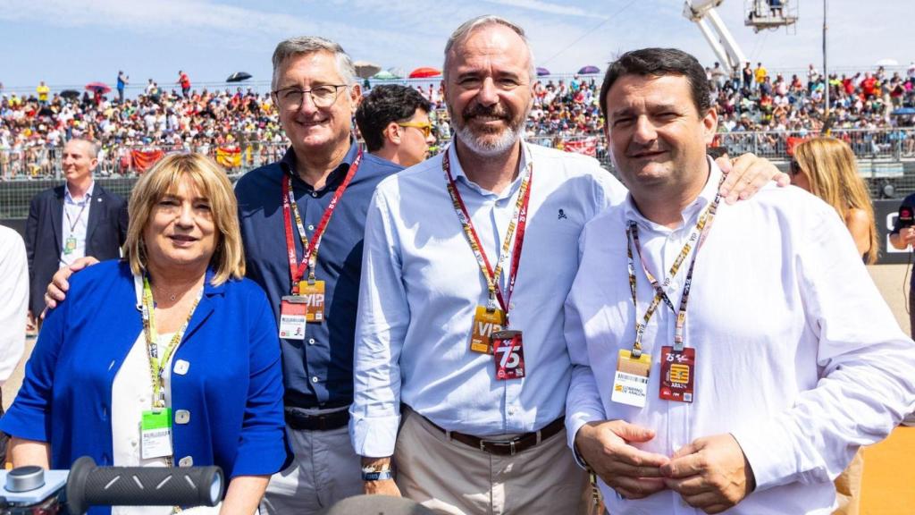 El alcalde de Alcañiz junto a Jorge Azcón en el Gran Premio de MotorLand 2024.