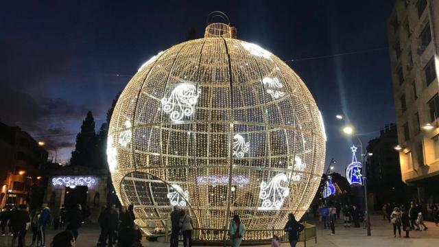 Una de las decoraciones navideñas de 2023 en Zaragoza.