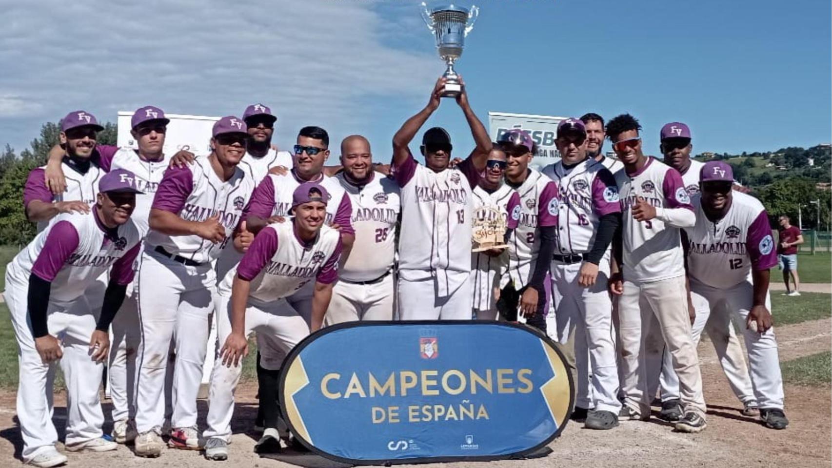 El CSB Five Valladolid celebra el campeonato de España que les otorga una plaza en División de Honor