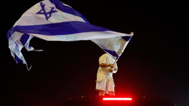 Cientos de israelíes han celebrado la muerte del líder de Hamás. Sderot, Israel, este 17 de octubre de 2024.