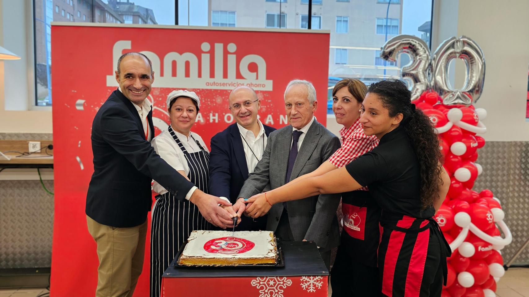 Autoservicios Familia, los supermercados con vocación de ahorro, cumplen treinta años