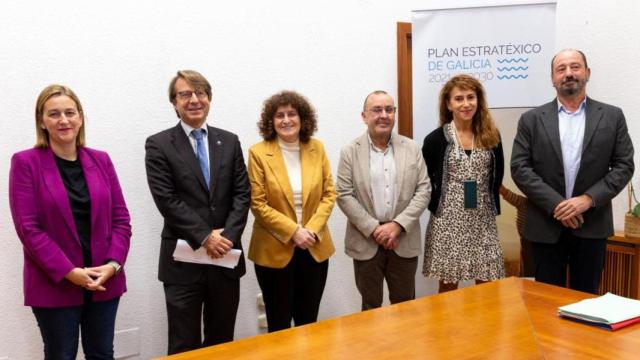 Reunión entre el conselleiro de Facenda y la alcaldesa de Santiago.