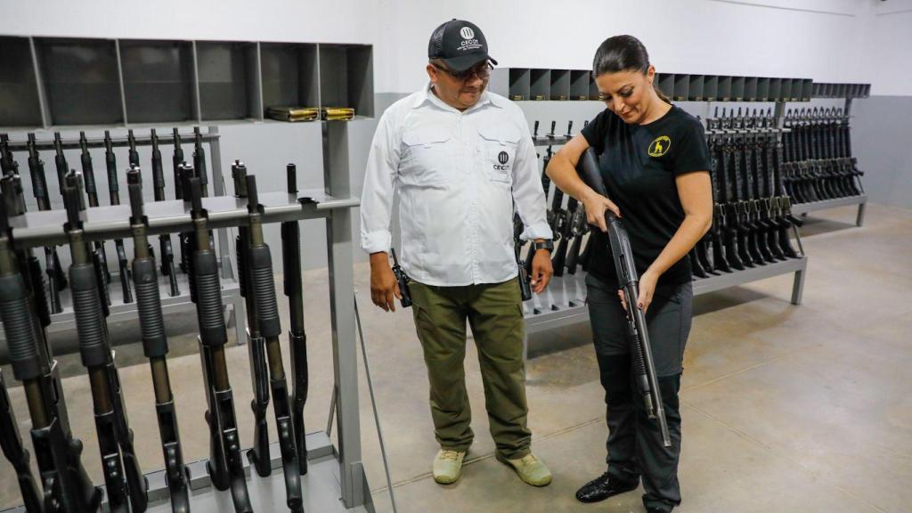 Macarena Olona visita la prisión para terroristas de Bukele: No sentí piedad; el mal estaba entre rejas y todo en orden