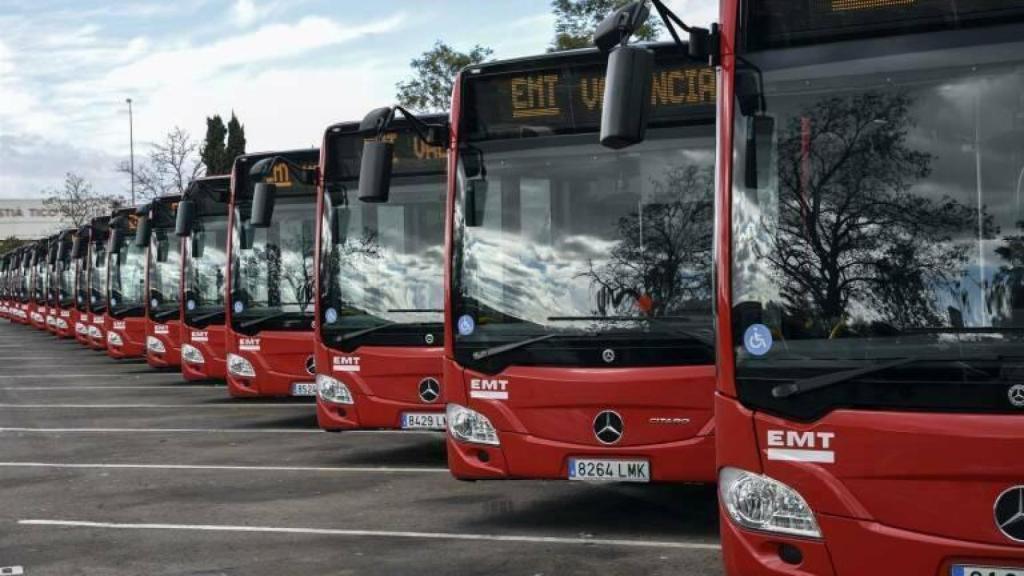 Imagen de archivo de los autobuses de la EMT de Valencia.