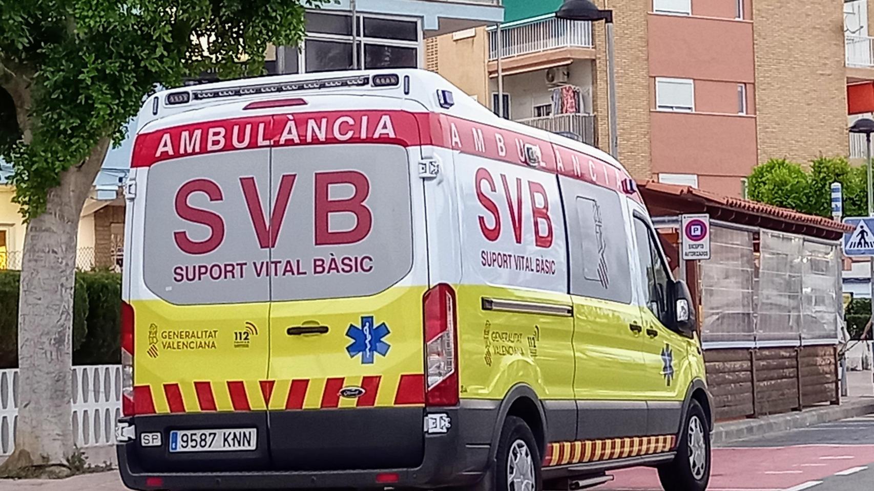 Foto de archivo de ambulancia de Soporte Vital Básico (SVB).