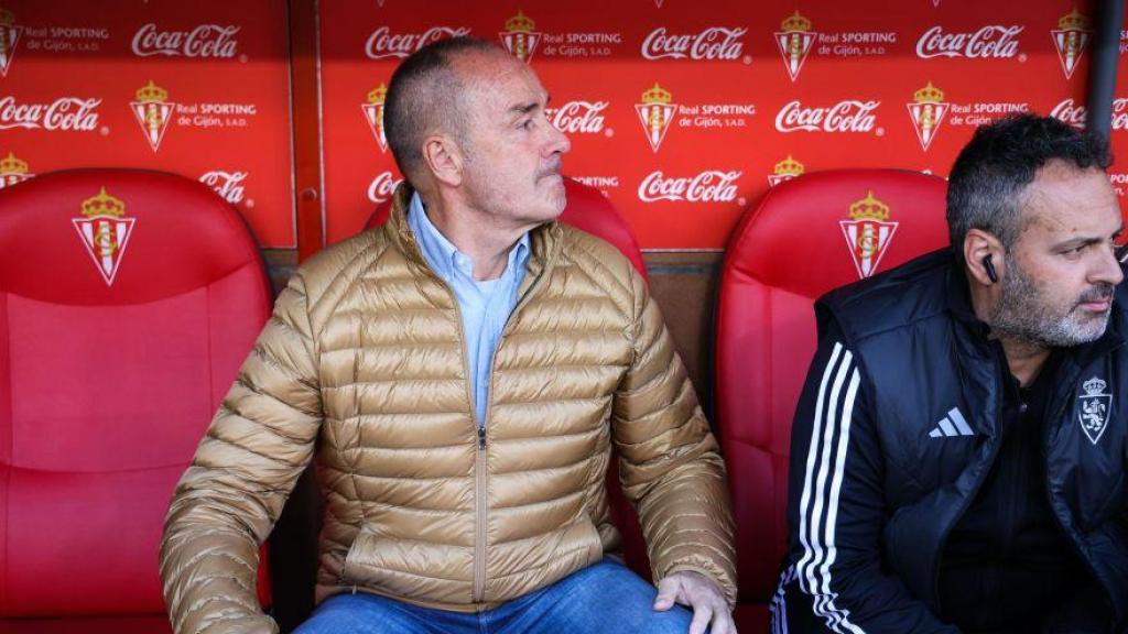 Víctor Fernández en un partido del Real Zaragoza.