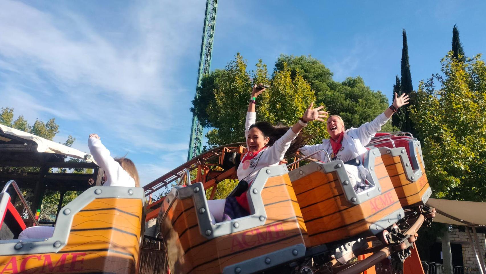 Música en directo o un campeonato de toro mecánico: los peñistas de Zaragoza alargan las fiestas con una jornada muy especial