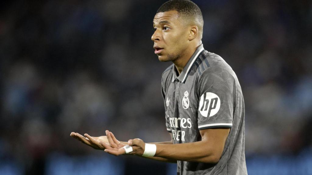 Mbappé pide explicaciones en el partido ante el Celta.