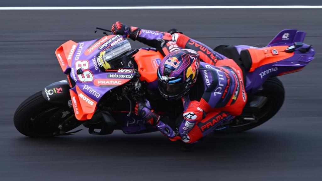 Jorge Martín traza un viraje con su Ducati Desmosedici GP24, en el circuito australiano de Phillip Island.