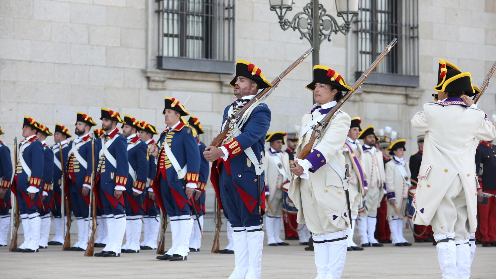 Relevo de guardia en el Alcázar de Toledo. Fotos: Ayuntamiento de Toledo.