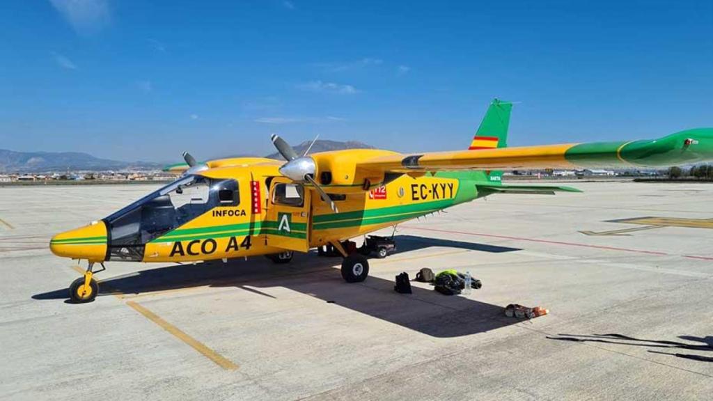 El avión de coordinación (ACO-4) de Infoca que ha salido a buscar la avioneta perdida.