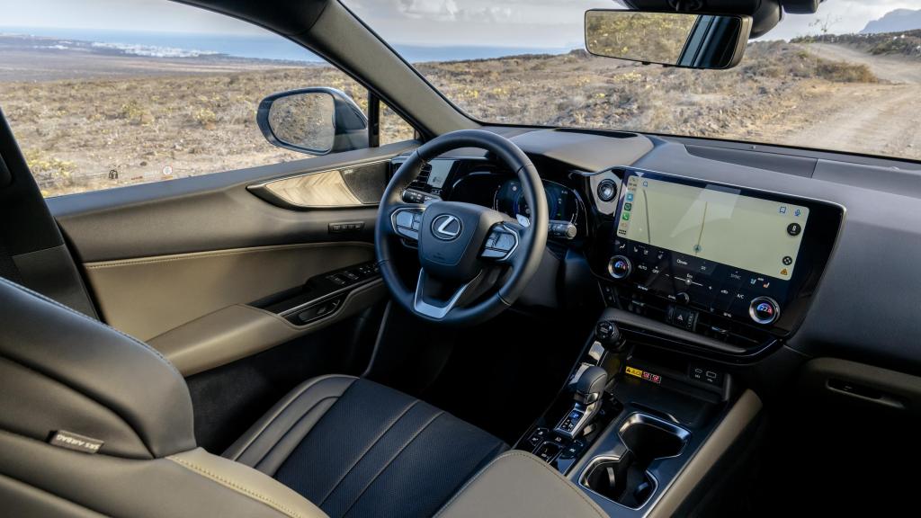 Interior del Lexus NX Overtrail.