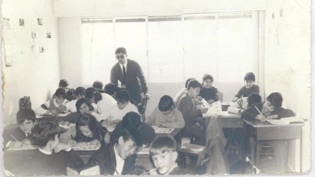 Antonio Banderas, en tercero de primaria, a la izquierda.