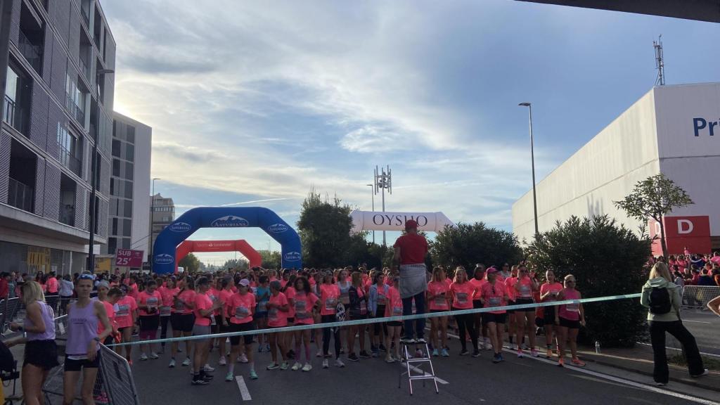 Momentos previos a la salida de las corredoras.