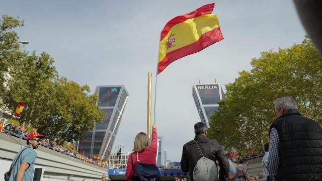 La manifestación, bautizada como 'La Conjura de Plaza Castilla', acogió a 25.000 personas el domingo en Plaza de Castilla, según la Delegación del Gobierno; los organizadores aseguran que se congregaron hasta 400.000 personas.