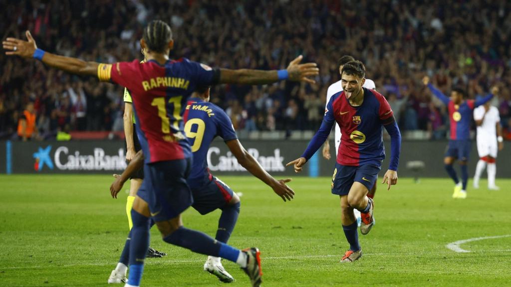 Pedri celebra su gol ante el Sevilla.