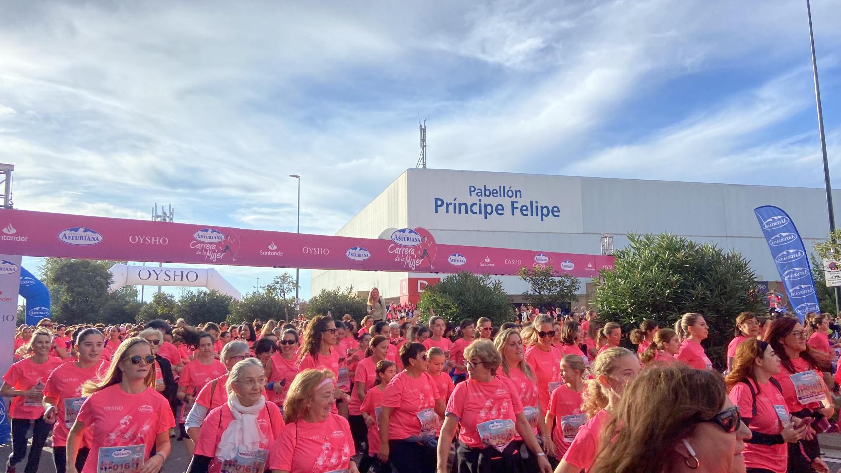 La 'Marea Rosa' de la Carrera de la Mujer inunda Zaragoza