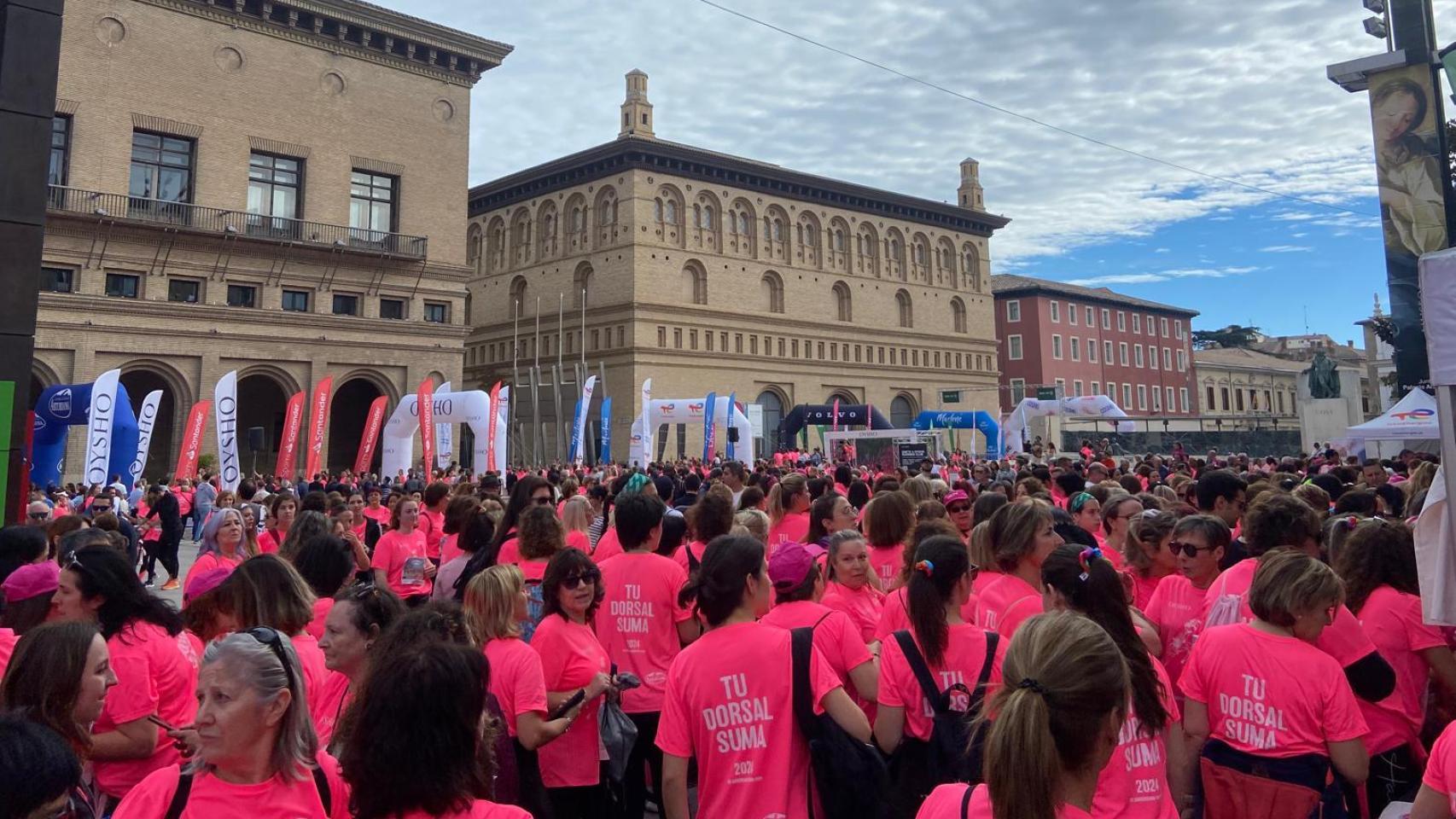 La marea rosa tiñe Zaragoza en una Carrera de la Mujer de alegría y sororidad: Corremos por todas