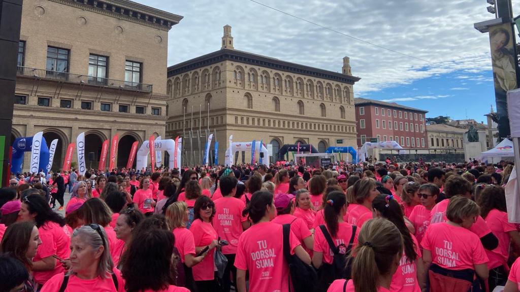 La marea rosa tiñe Zaragoza en una Carrera de la Mujer de alegría y sororidad: Corremos por todas