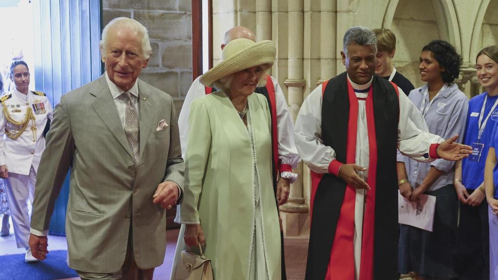 Los reyes Carlos III y Camila han acudido a un servicio religioso en una iglesia anglicana.