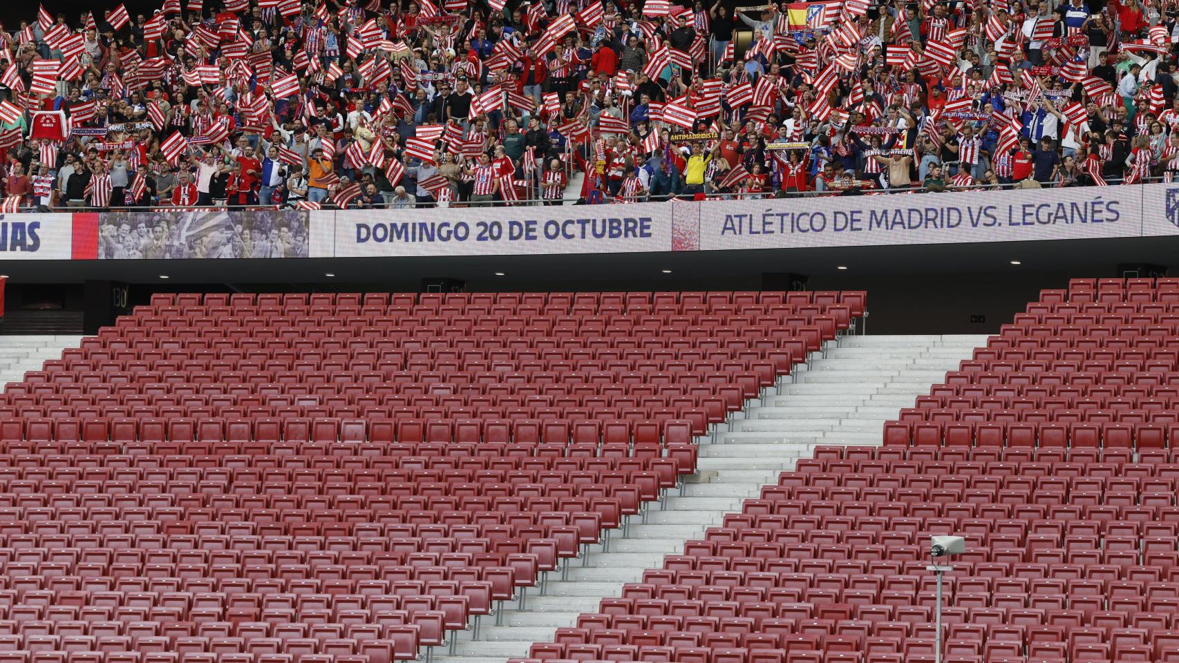 La grada baja del fondo sur del Metropolitano, vacía por la sanción.