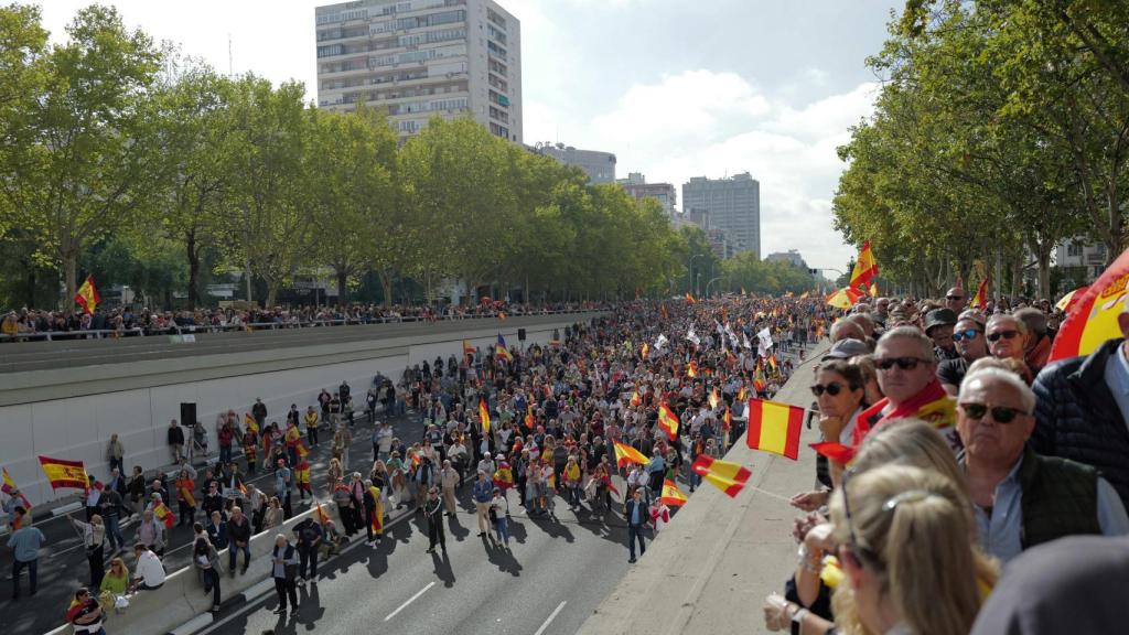 Decenas de miles de personas se manifiestan contra Pedro Sánchez.