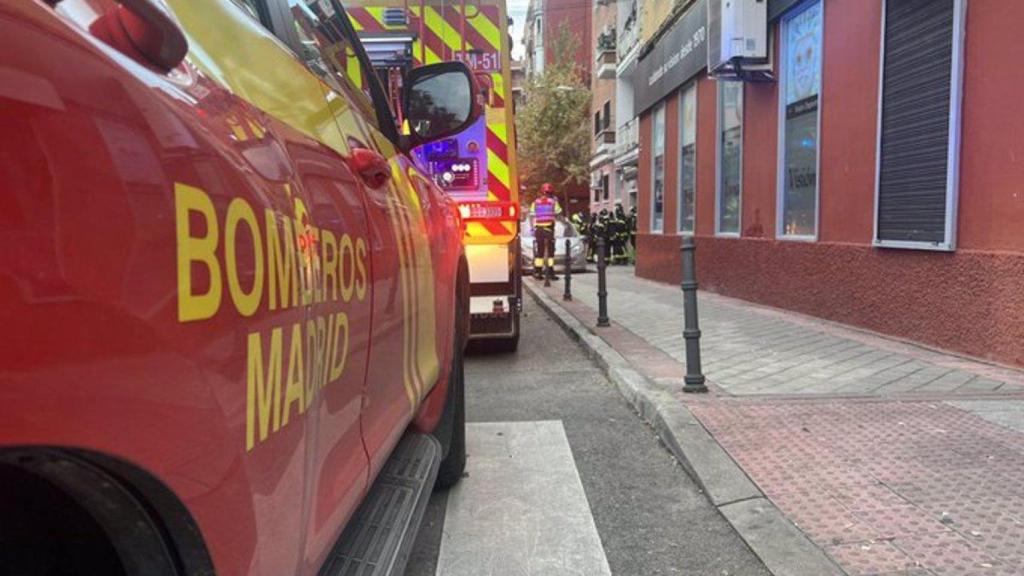 Dotaciones de Bomberos de Madrid frente al restaurante afectado.