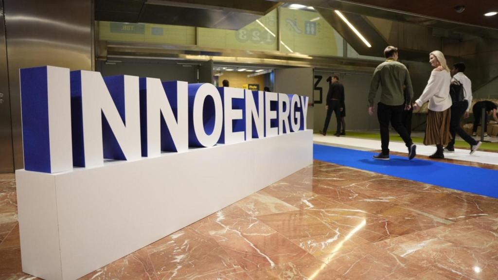 Logo de InnoEnergy en el evento de TBB en Barcelona.