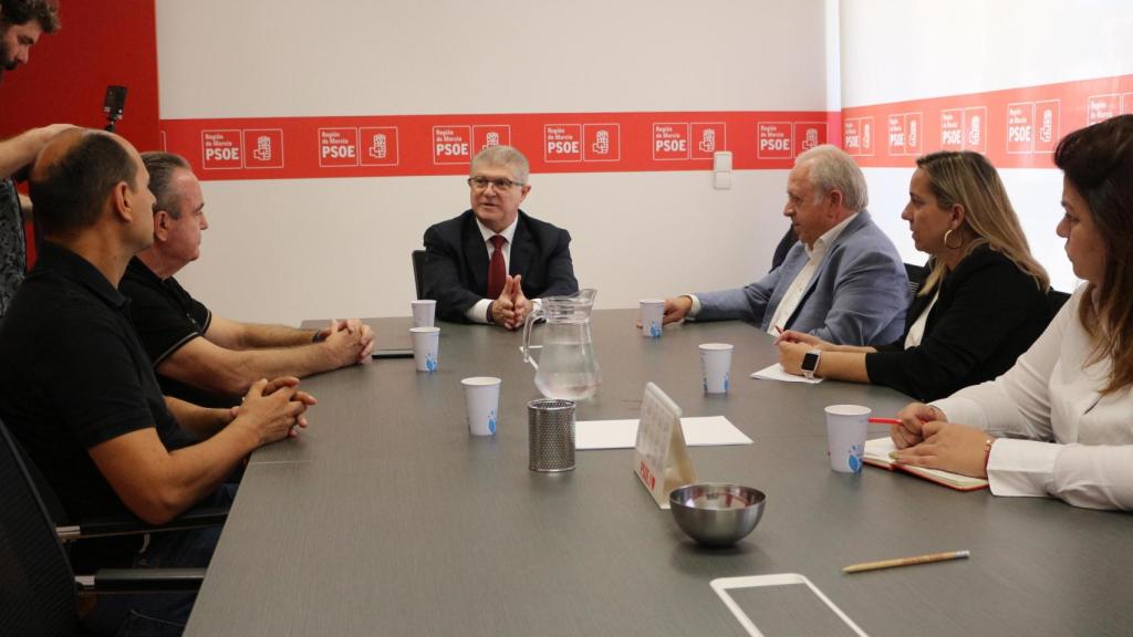 La reunión de este lunes entre el PSRM, CCOO y UGT.