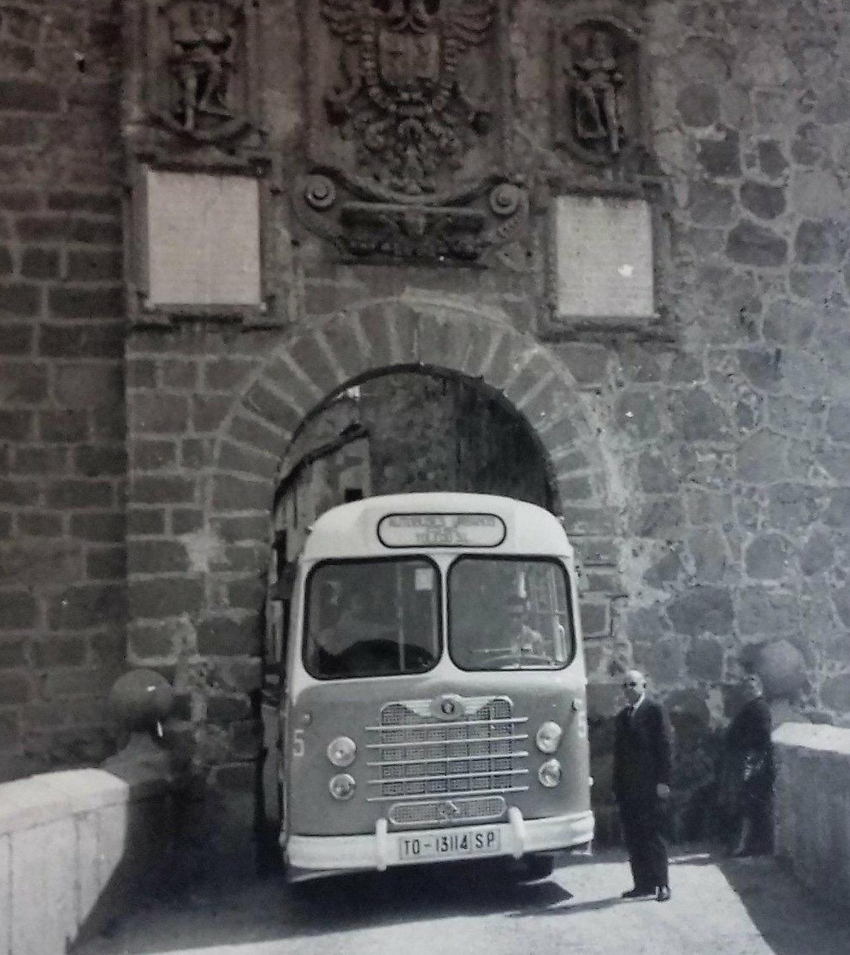 Uno de los primeros katangas de Toledo fue bautizado como 'el supositorio', debido a que era más estrecho de lo habitual para poder circular por el puente de San Martín.