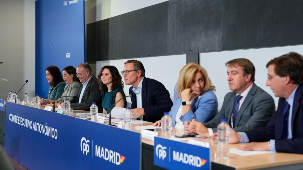 La directiva del Comité Ejecutivo Autonómico del PP de Madrid este lunes en San Sebastían.