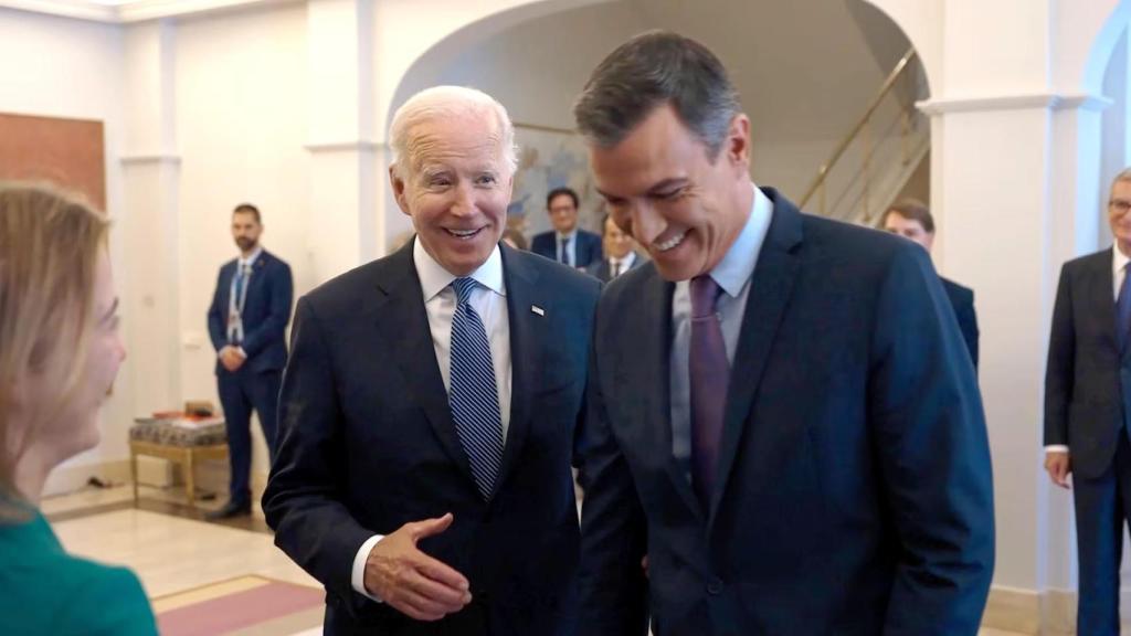 Joe Biden y Pedro Sánchez en Moncloa en 2022, en una imagen del documental.