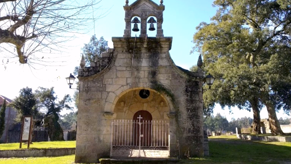 Vista de la fachada de la iglesia