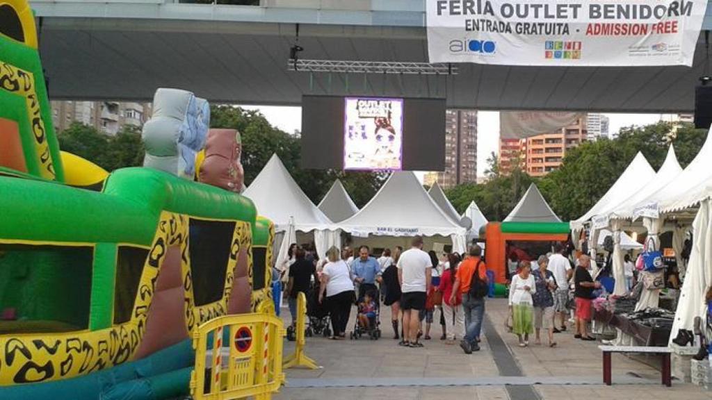 Una edición anterior de la Feria Oulet de Benidorm.