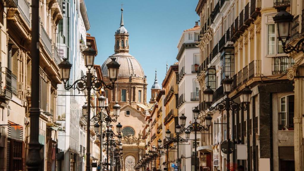 Una de las calles del centro de Zaragoza.