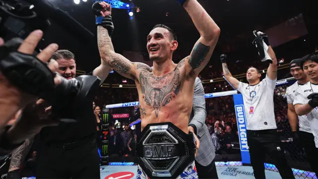 Max Holloway, tras ganar el campeonato BMF de la UFC 308