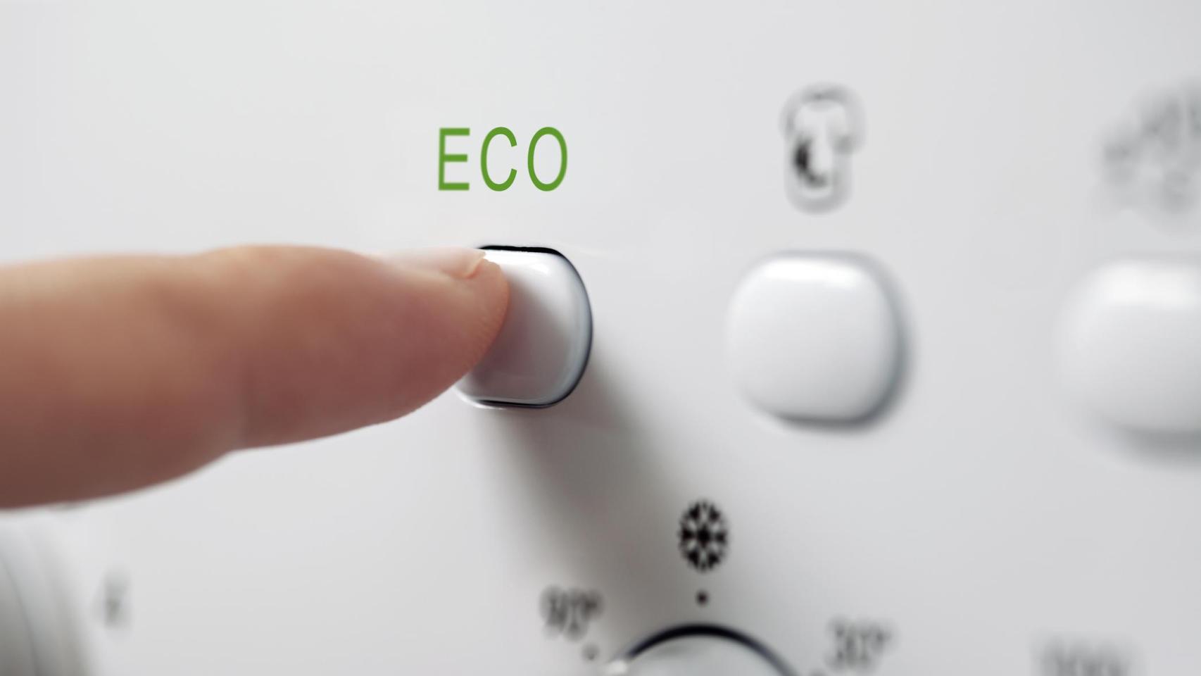 Los electrodomésticos tienen el modo eco que aunque tarden más, son más eficientes.