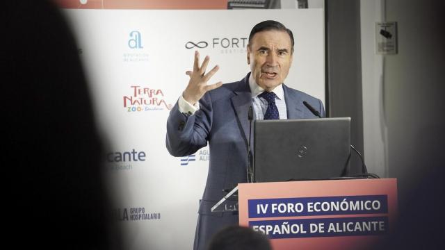 Pedro J. Ramírez, en su intervención de apertura del cuarto foro económico de Alicante.