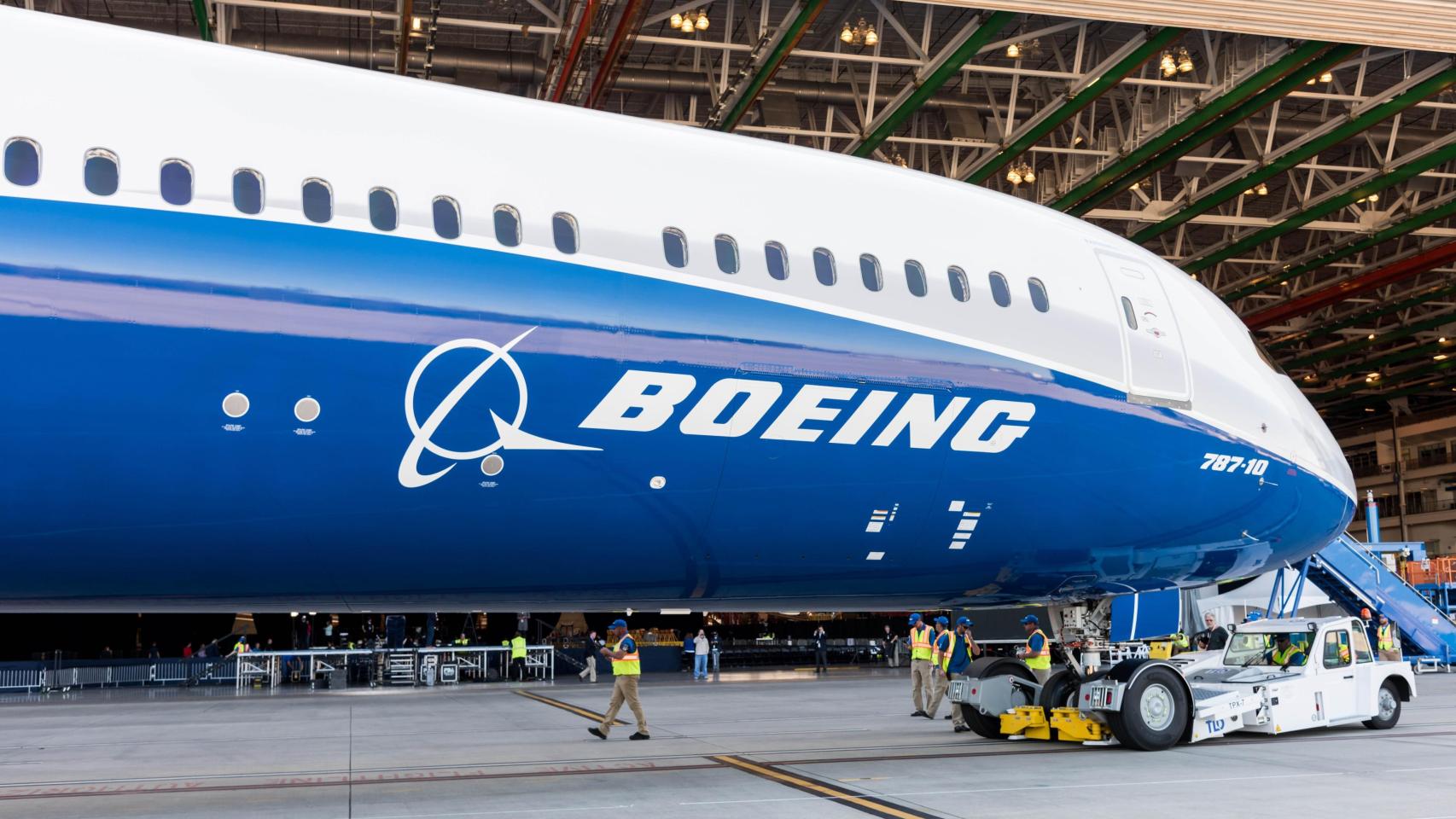 Boeing begins selling more than 17 billion shares in response to US strike