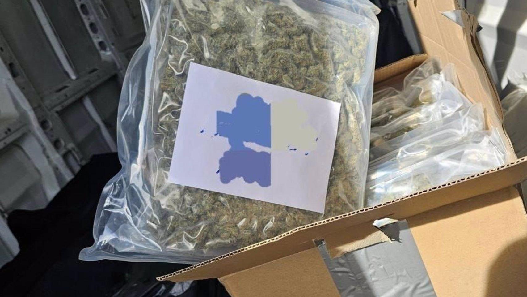 Parte de los 180 kilos de marihuana incautados.