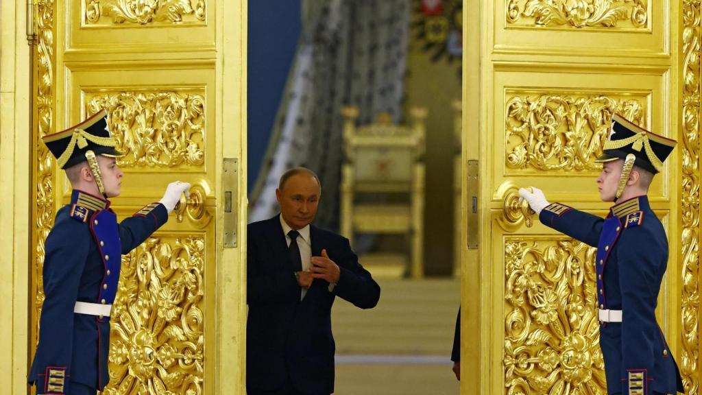 Vladímir Putin, a su llegada a una reunión con el presidente de EAU en el Kremlin.