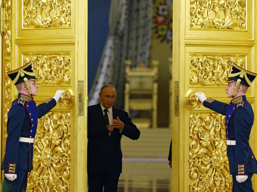 Vladímir Putin, a su llegada a una reunión con el presidente de EAU en el Kremlin.