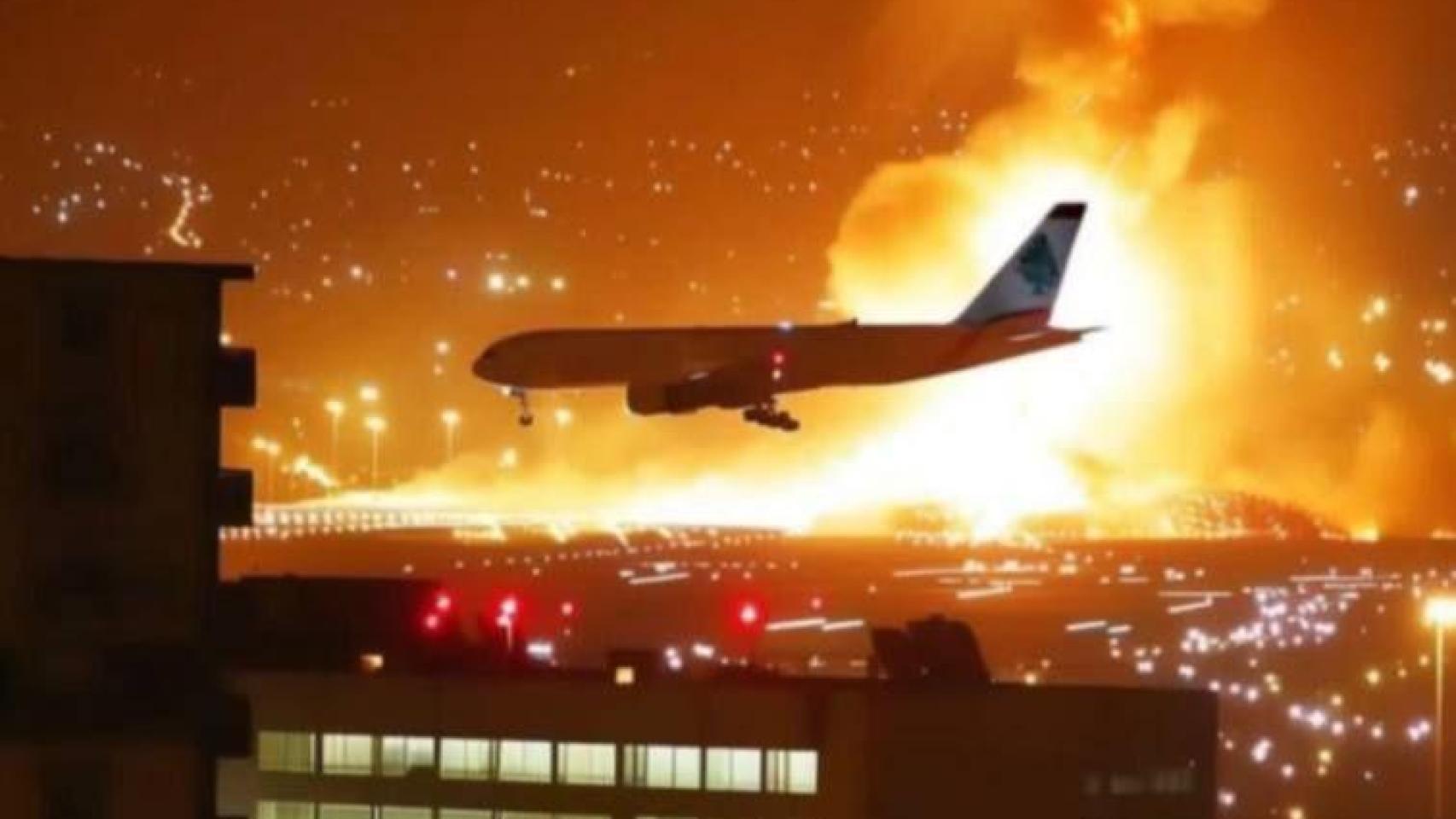 Un vuelo de Middle Eastern Airlines aterriza en el aeropuerto de Beirut, mientras se producen ataques aéreos de Israel.