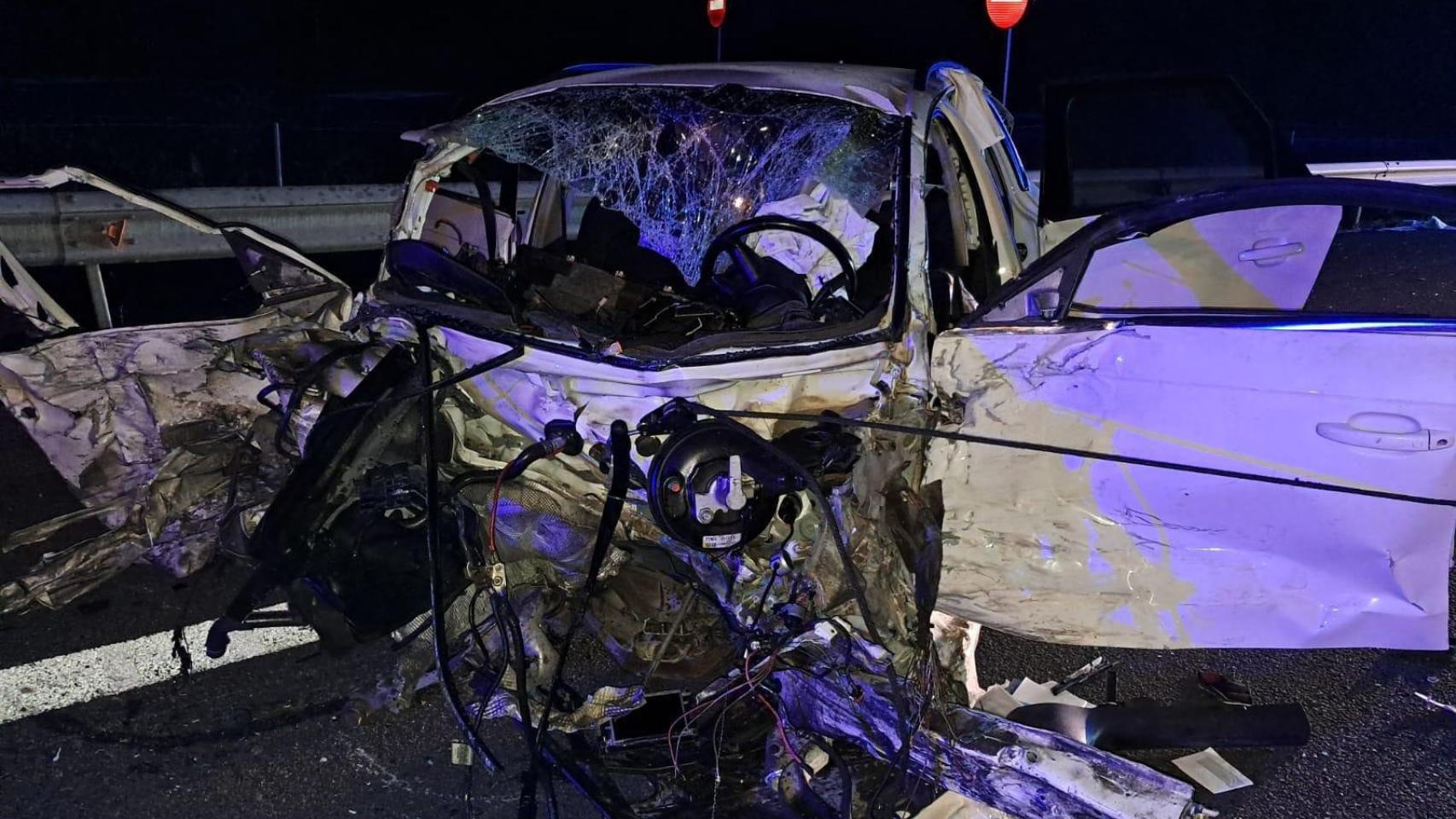 Uno de los coches afectados en el accidente.