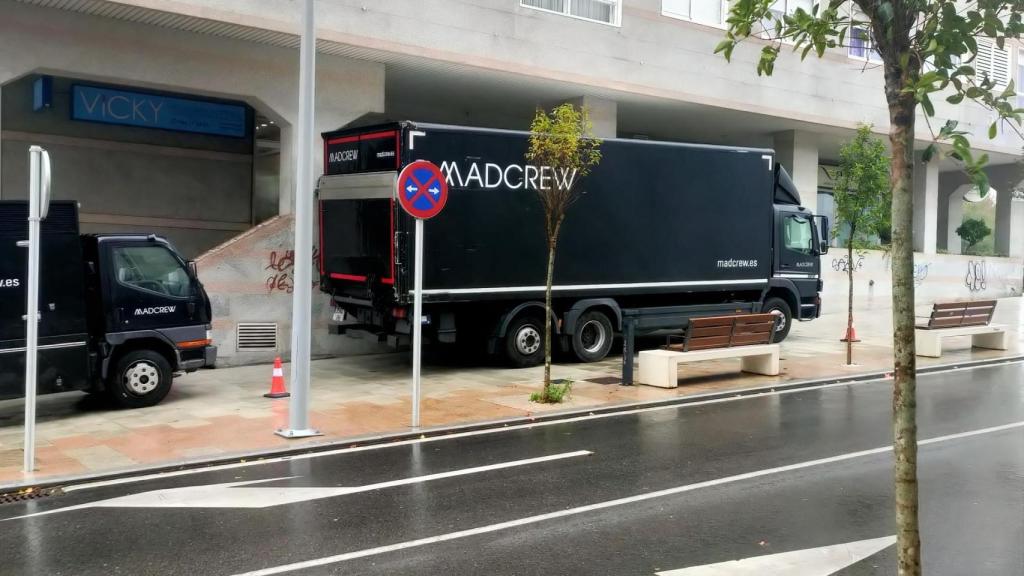 Uno de los camiones desplegados en la Miñoca, en Vigo, para una grabación.