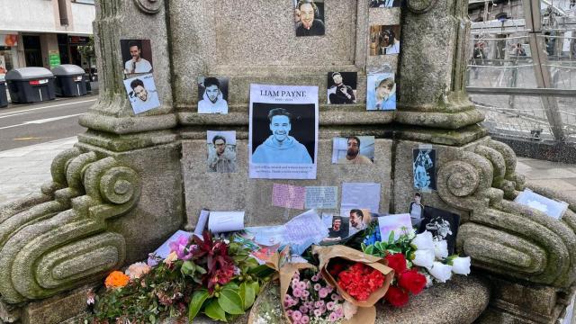 Altar en memoria de Liam Payne en Vigo.