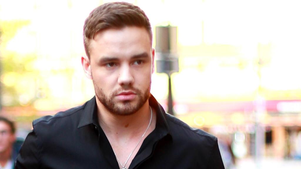 Liam Payne, en 2019, paseando por las calles de París.